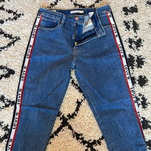 Levi’s sequined denim! Brand new jeans! With sequin accent down pant leg.